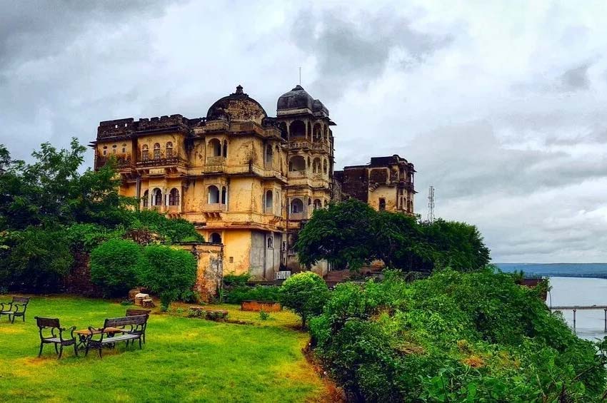 Boutique Heritage Bhainsrorgarh Fort Hotel in Rajasthan India